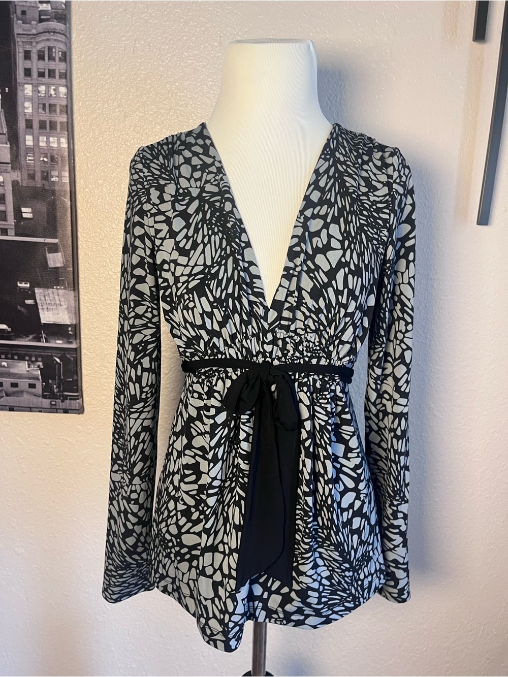 BCBGMaxAzria Black and Gray  Abstract Print Top